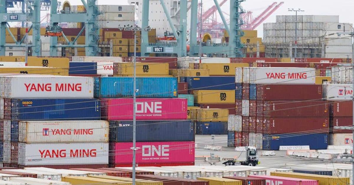 Shipping containers from China sit at the Port of Los Angeles in San Pedro, California, U.S., November 5, 2025. REUTERS/Mike Blake